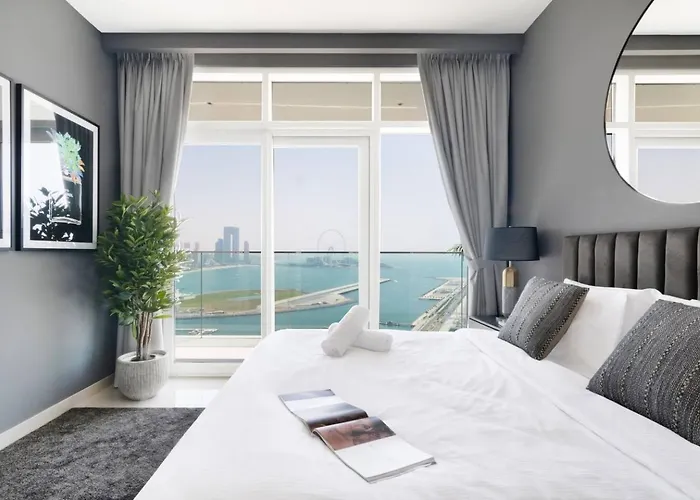 Marina Skyline View & Dubai Harbour Beachfront