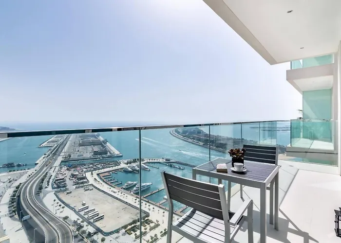 Marina Skyline View & Dubai Harbour Beachfront